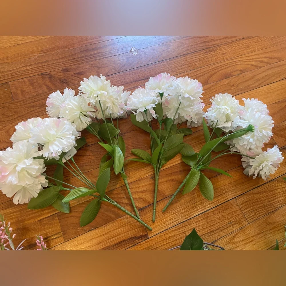 Bundle of 4 different fake flowers